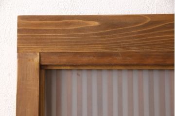 格子戸をリペア&カスタム!高さを高くリサイズし、裏にすりガラスを追加。引手と戸車を取り付け、全体を蜜蝋ワックスで仕上げ。(引き戸、建具)