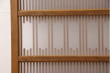 格子戸をリペア&カスタム!高さを高くリサイズし、裏にすりガラスを追加。引手と戸車を取り付け、全体を蜜蝋ワックスで仕上げ。(引き戸、建具)