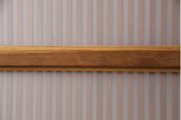 格子戸をリペア&カスタム!高さを高くリサイズし、裏にすりガラスを追加。引手と戸車を取り付け、全体を蜜蝋ワックスで仕上げ。(引き戸、建具)