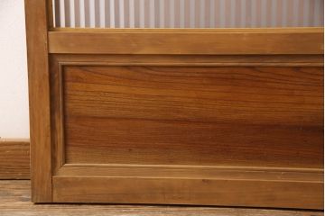 格子戸をリペア&カスタム!高さを高くリサイズし、裏にすりガラスを追加。引手と戸車を取り付け、全体を蜜蝋ワックスで仕上げ。(引き戸、建具)