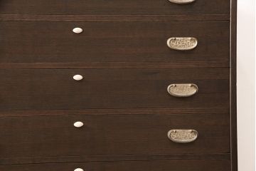 総桐箪笥をリペア&カスタム!高品質リペアを施し、ダークブラウンに着色。(衣装箪笥、和タンス、桐たんす)