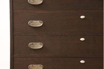 総桐箪笥をリペア&カスタム!高品質リペアを施し、ダークブラウンに着色。(衣装箪笥、和タンス、桐たんす)