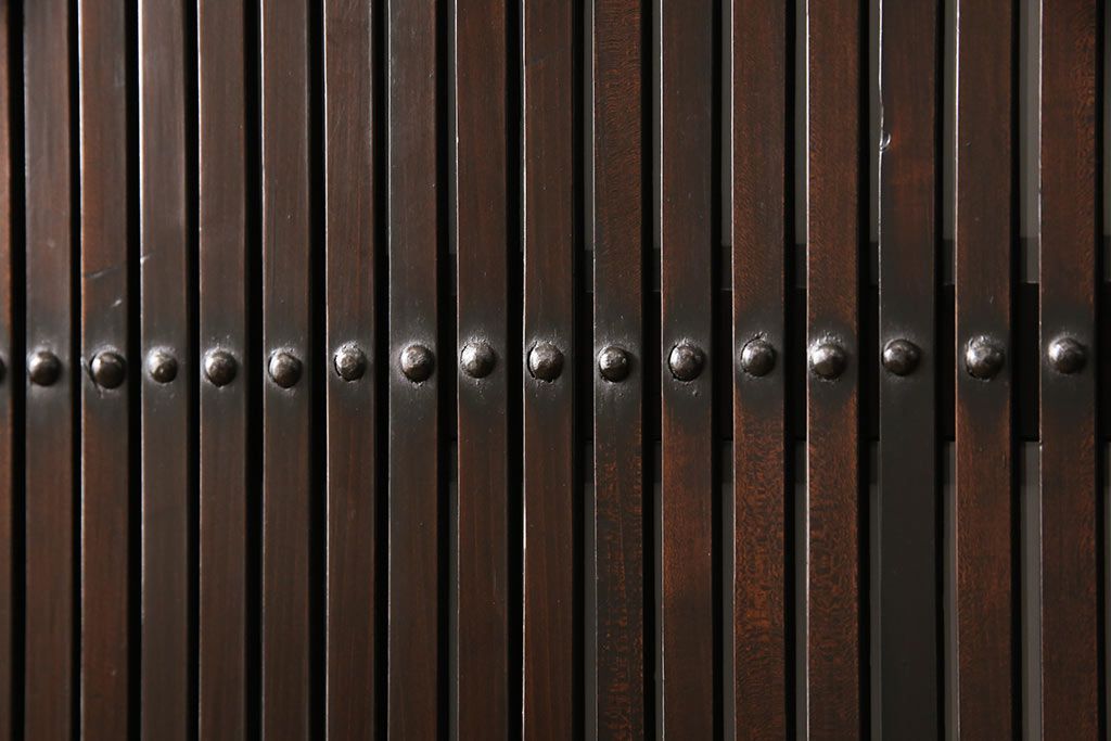 格子戸2枚をリペア&カスタム!高さと幅をリサイズし、吊り戸仕様に加工。引手とガラスを取り付け。(板戸、建具、引き戸)