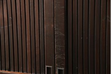 格子戸2枚をリペア&カスタム!高さと幅をリサイズし、吊り戸仕様に加工。引手とガラスを取り付け。(板戸、建具、引き戸)