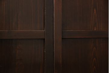 格子戸2枚をリペア&カスタム!高さと幅をリサイズし、吊り戸仕様に加工。引手とガラスを取り付け。(板戸、建具、引き戸)