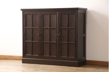 北海道民芸家具のサイドキャビネットをリペア&カスタム!扉のガラスを木製板に交換。台輪を取り付け。(収納棚、戸棚)