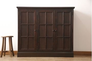 北海道民芸家具のサイドキャビネットをリペア&カスタム!扉のガラスを木製板に交換。台輪を取り付け。(収納棚、戸棚)