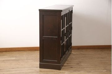 北海道民芸家具のサイドキャビネットをリペア&カスタム!扉のガラスを木製板に交換。台輪を取り付け。(収納棚、戸棚)