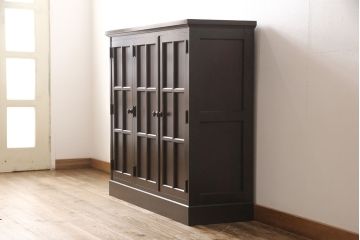 北海道民芸家具のサイドキャビネットをリペア&カスタム!扉のガラスを木製板に交換。台輪を取り付け。(収納棚、戸棚)