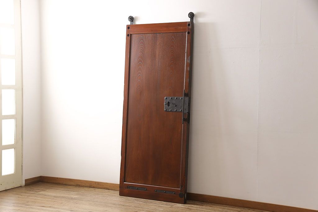 アンティーク蔵戸をリペア&カスタム!高さと幅をリサイズし、吊り戸仕様に加工。合わせて戸枠も新規製作。(玄関戸、引き戸、建具)