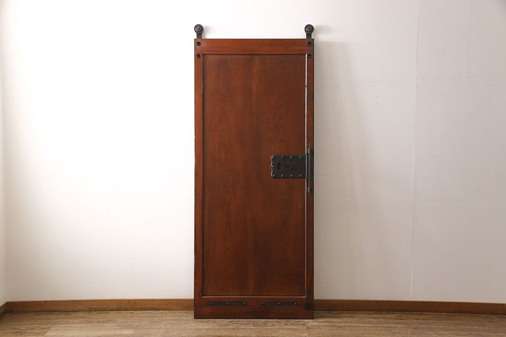 アンティーク蔵戸をリペア&カスタム!高さと幅をリサイズし、吊り戸仕様に加工。合わせて戸枠も新規製作。(玄関戸、引き戸、建具)