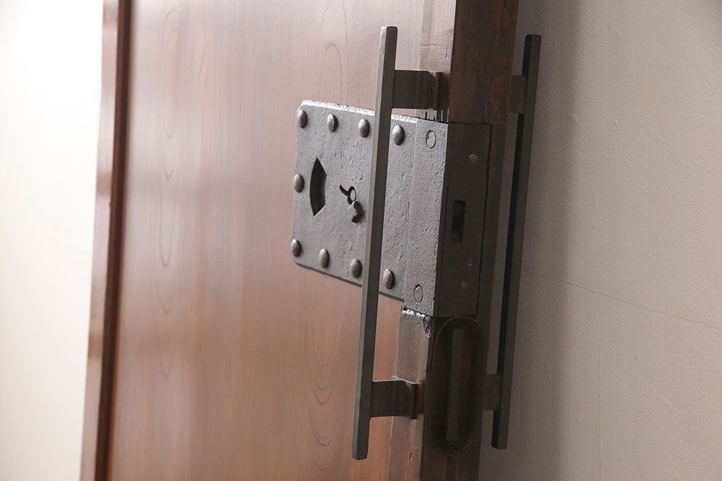 アンティーク蔵戸をリペア&カスタム!高さと幅をリサイズし、吊り戸仕様に加工。合わせて戸枠も新規製作。(玄関戸、引き戸、建具)