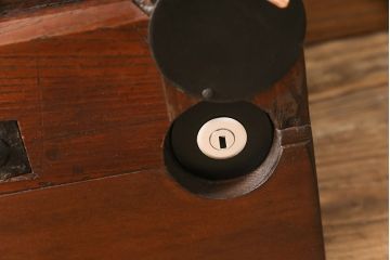 アンティーク蔵戸をリペア&カスタム!高さと幅をリサイズし、吊り戸仕様に加工。合わせて戸枠も新規製作。(玄関戸、引き戸、建具)