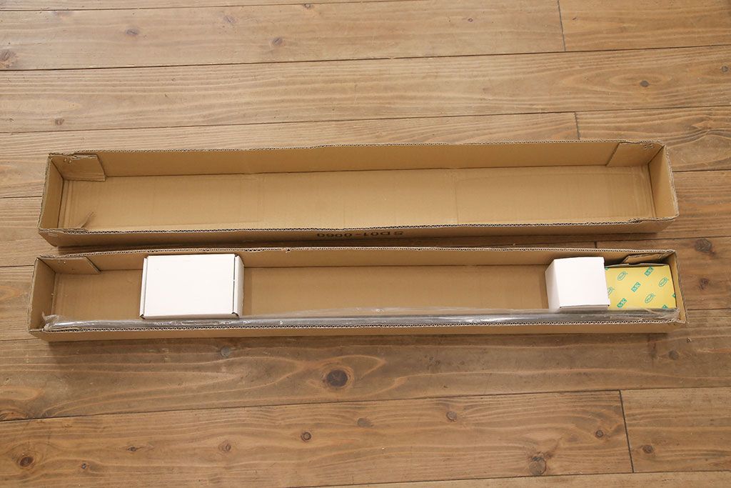 アンティーク蔵戸をリペア&カスタム!高さと幅をリサイズし、吊り戸仕様に加工。合わせて戸枠も新規製作。(玄関戸、引き戸、建具)