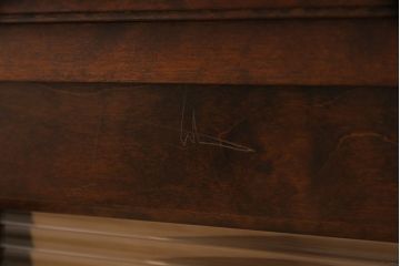 北海道民芸家具のローボードをリペア&カスタム!引き戸にモールガラスを入れ、引手金具を取り付け。背面に配線穴あけ加工をし、テレビ台にリメイク。(テレビボード)