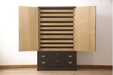 総桐箪笥をリペア&カスタム!高品質リペアを施し、全体をダークブラウンに着色し仕上げ。(着物箪笥、衣装箪笥)