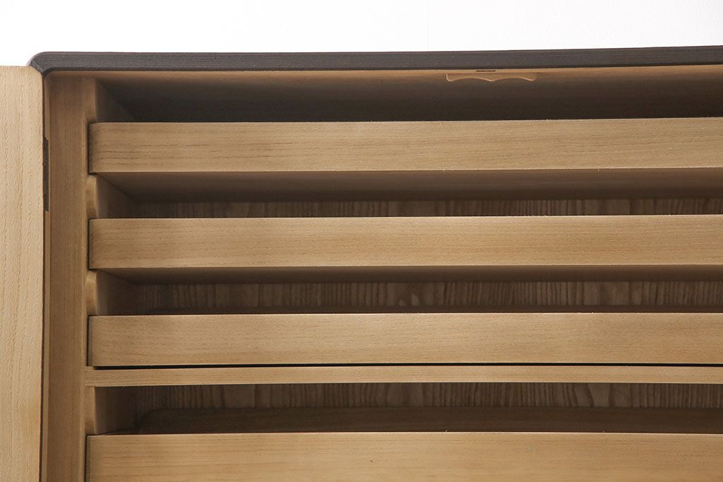 総桐箪笥をリペア&カスタム!高品質リペアを施し、全体をダークブラウンに着色し仕上げ。(着物箪笥、衣装箪笥)