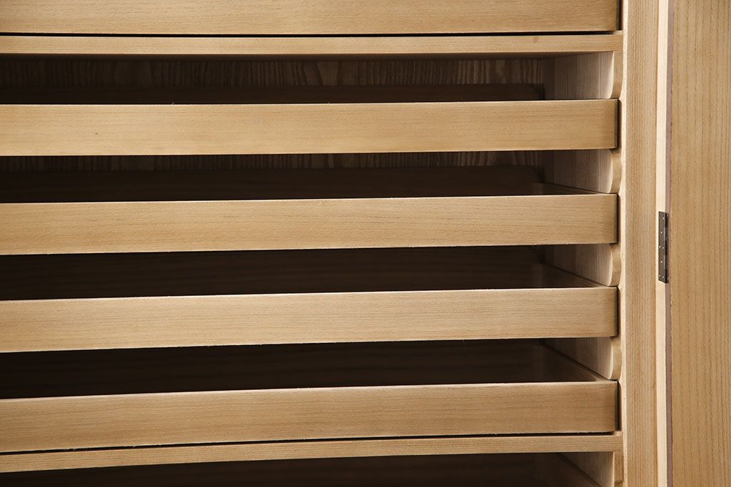 総桐箪笥をリペア&カスタム!高品質リペアを施し、全体をダークブラウンに着色し仕上げ。(着物箪笥、衣装箪笥)