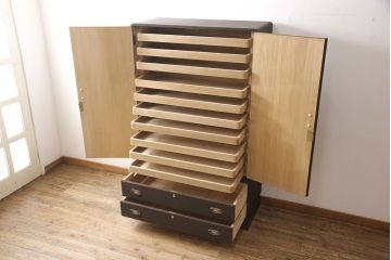 総桐箪笥をリペア&カスタム!高品質リペアを施し、全体をダークブラウンに着色し仕上げ。(着物箪笥、衣装箪笥)