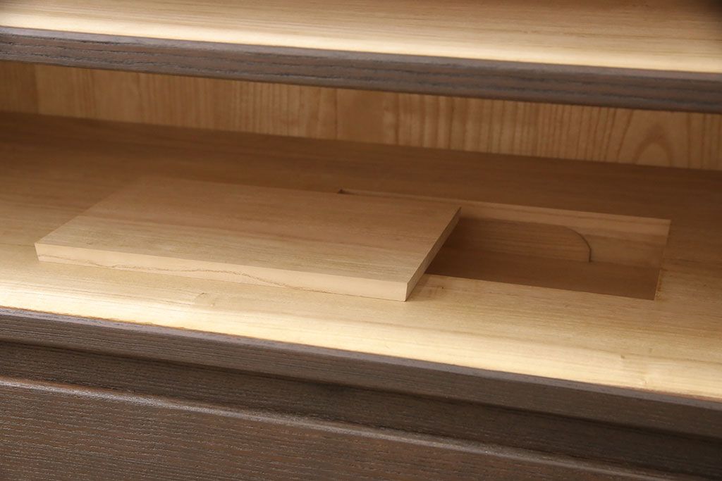 総桐箪笥をリペア&カスタム!高品質リペアを施し、全体をダークブラウンに着色し仕上げ。(着物箪笥、衣装箪笥)