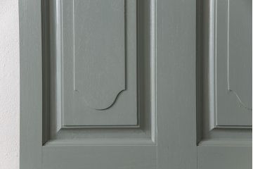 ペイントドアをリペア&カスタム!幅をリサイズし、ドアノブパーツを取り付け。青緑色にペイント仕上げ。(扉、建具)