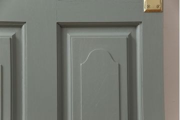 ペイントドアをリペア&カスタム!幅をリサイズし、ドアノブパーツを取り付け。青緑色にペイント仕上げ。(扉、建具)