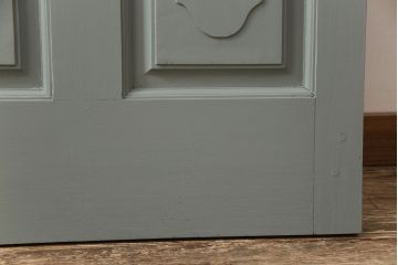 ペイントドアをリペア&カスタム!幅をリサイズし、ドアノブパーツを取り付け。青緑色にペイント仕上げ。(扉、建具)