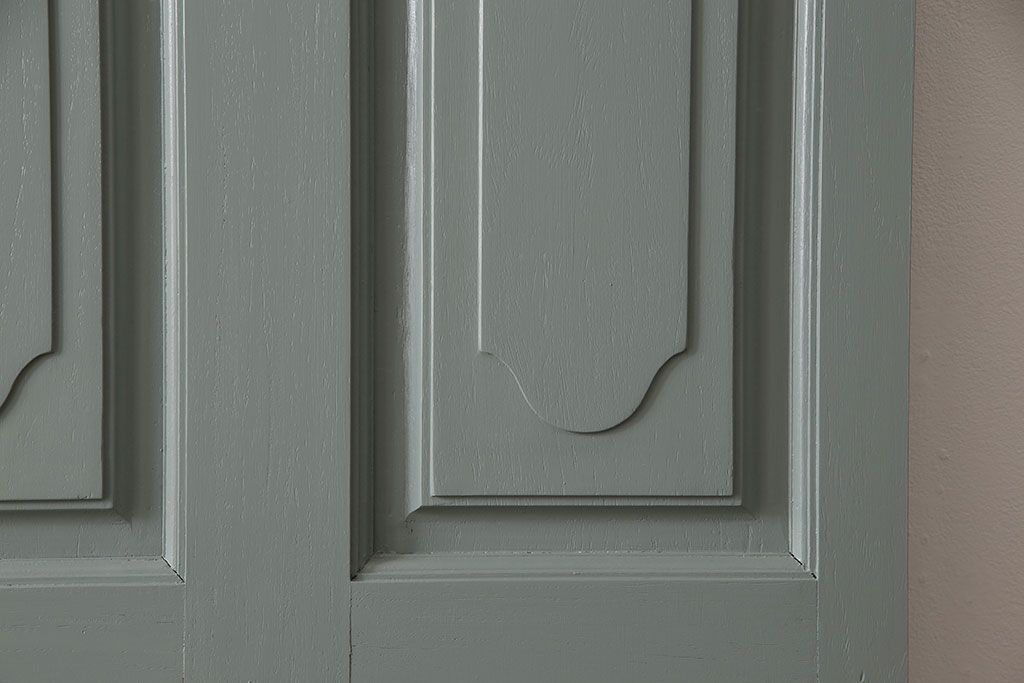 ペイントドアをリペア&カスタム!幅をリサイズし、ドアノブパーツを取り付け。青緑色にペイント仕上げ。(扉、建具)