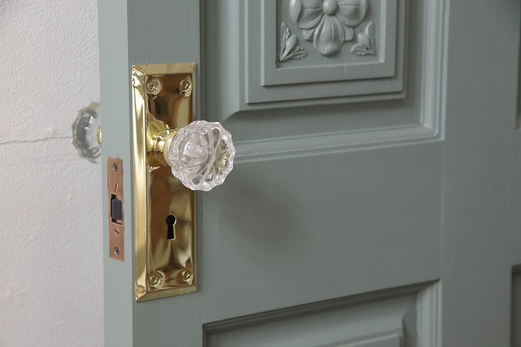 ペイントドアをリペア&カスタム!幅をリサイズし、ドアノブパーツを取り付け。青緑色にペイント仕上げ。(扉、建具)