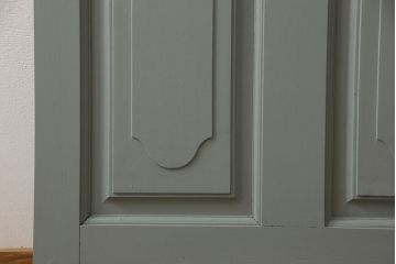 ペイントドアをリペア&カスタム!幅をリサイズし、ドアノブパーツを取り付け。青緑色にペイント仕上げ。(扉、建具)