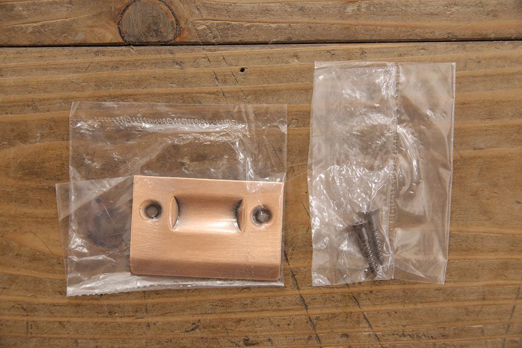 ペイントドアをリペア&カスタム!幅をリサイズし、ドアノブパーツを取り付け。青緑色にペイント仕上げ。(扉、建具)