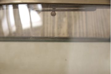 フランスアンティークのRガラス卓上ショーケースの見た目を変えずに綺麗にリペア!(店舗什器、ガラスケース)