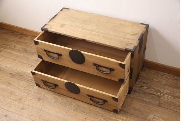 和製アンティークの衣装箪笥をリペア&カスタム!ストリップド(塗装剥離)して蜜蝋ワックスで仕上げ。(ローチェスト、引き出し)