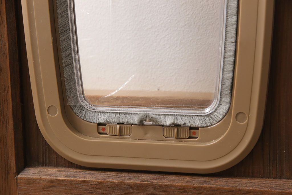 ガラス扉をリペア&カスタム!高さを高くリサイズし、ガラスを気泡ガラスに変更。蝶番・取っ手・猫用出入り口を取り付け。(ドア、建具)