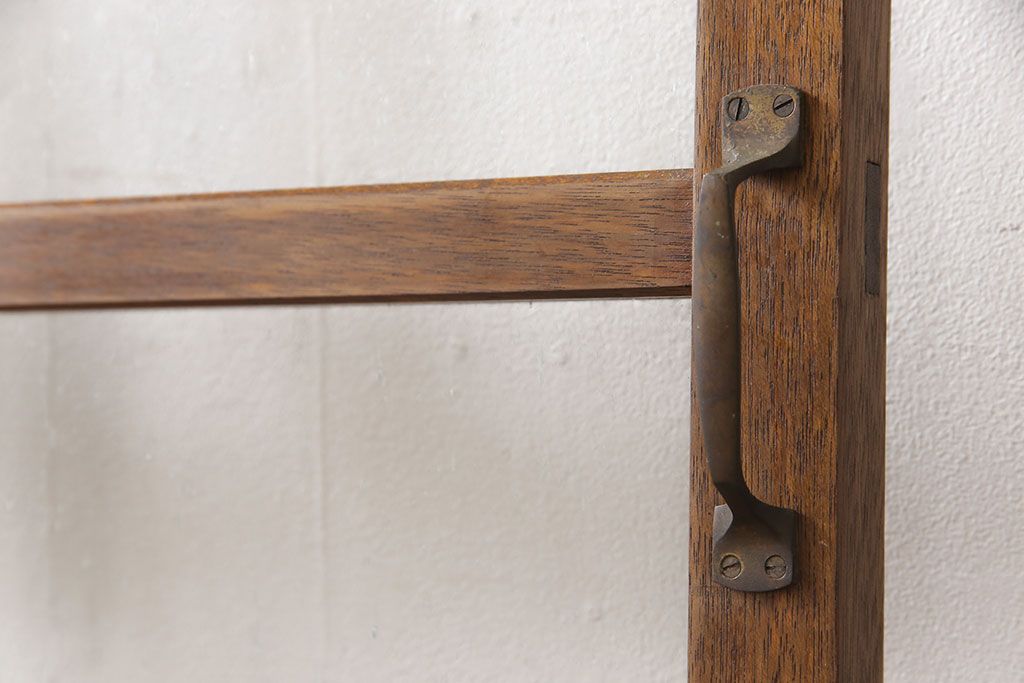 ガラス扉をリペア&カスタム!高さを高くリサイズし、ガラスを気泡ガラスに変更。蝶番・取っ手・猫用出入り口を取り付け。(ドア、建具)