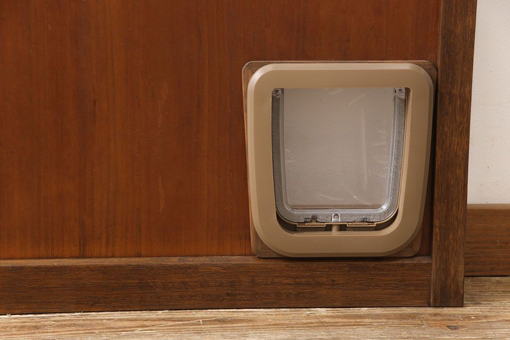 ガラス扉をリペア&カスタム!高さを高くリサイズし、ガラスを気泡ガラスに変更。蝶番・取っ手・猫用出入り口を取り付け。(ドア、建具)