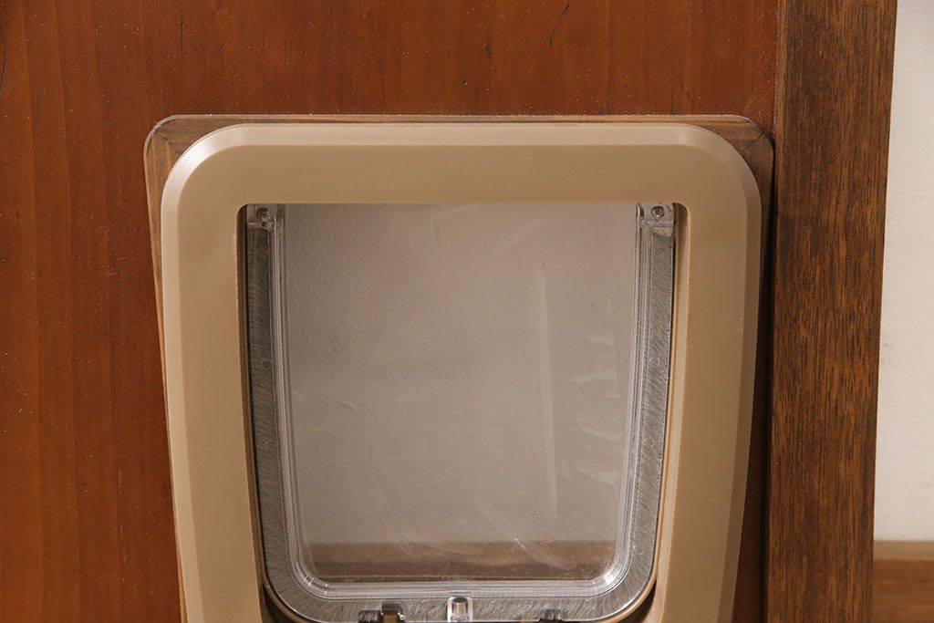 ガラス扉をリペア&カスタム!高さを高くリサイズし、ガラスを気泡ガラスに変更。蝶番・取っ手・猫用出入り口を取り付け。(ドア、建具)