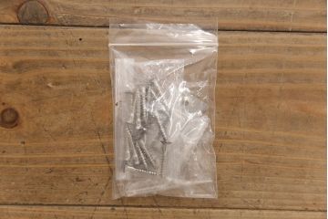 ガラス扉をリペア&カスタム!高さを高くリサイズし、ガラスを気泡ガラスに変更。蝶番・取っ手・猫用出入り口を取り付け。(ドア、建具)