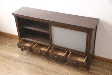 和製アンティークのガラス戸棚をリペア&カスタム!引き戸のガラスをすりガラスに変更し、天板と木製脚を取り付け。(サイドボード、キャビネット)