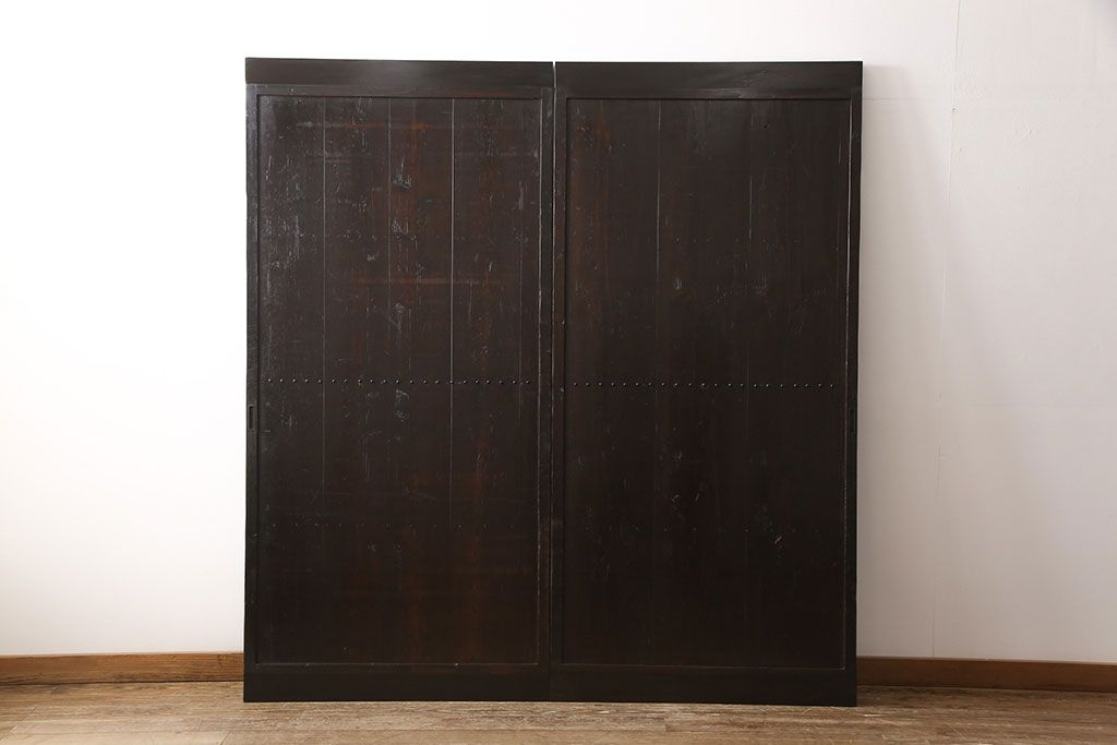 板戸2枚をリペア&カスタム!高さを高くリサイズし、中央に鋲を取り付け。(建具、引き戸)