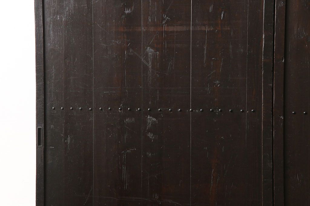 板戸2枚をリペア&カスタム!高さを高くリサイズし、中央に鋲を取り付け。(建具、引き戸)