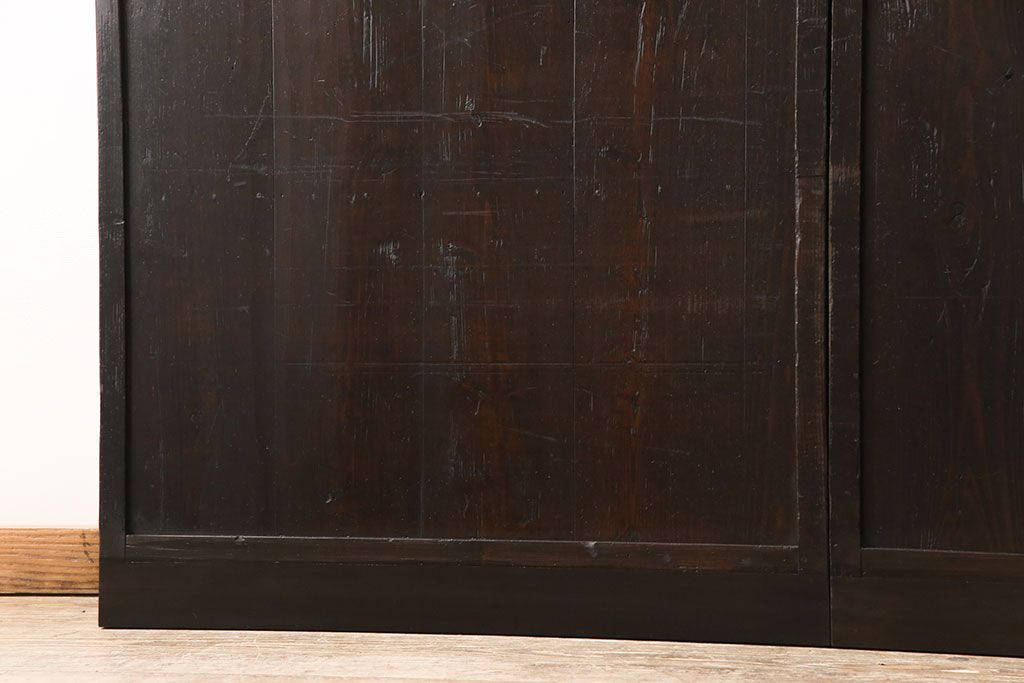 板戸2枚をリペア&カスタム!高さを高くリサイズし、中央に鋲を取り付け。(建具、引き戸)