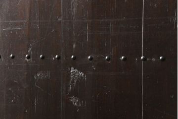 板戸2枚をリペア&カスタム!高さを高くリサイズし、中央に鋲を取り付け。(建具、引き戸)