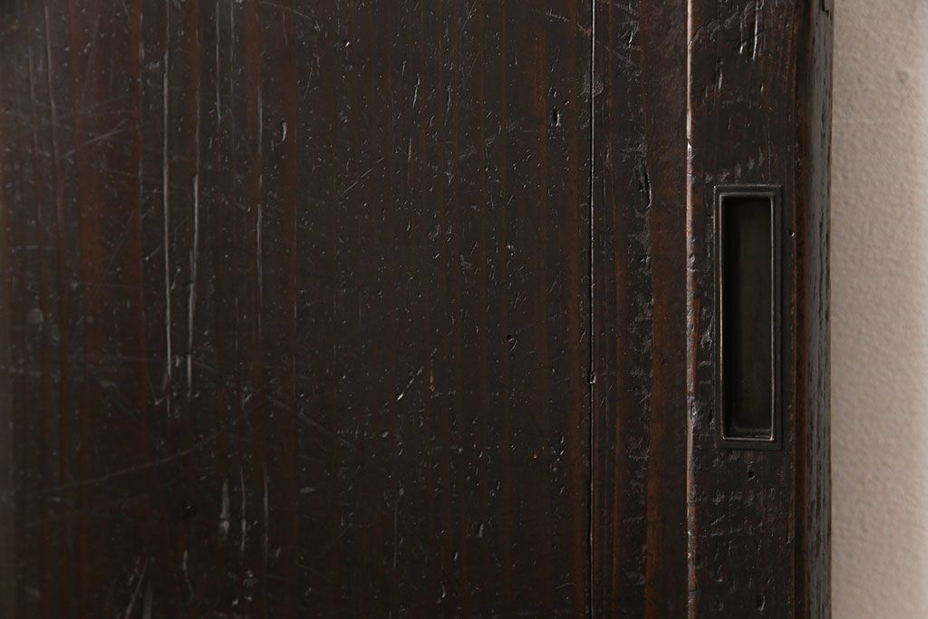 板戸2枚をリペア&カスタム!高さを高くリサイズし、中央に鋲を取り付け。(建具、引き戸)