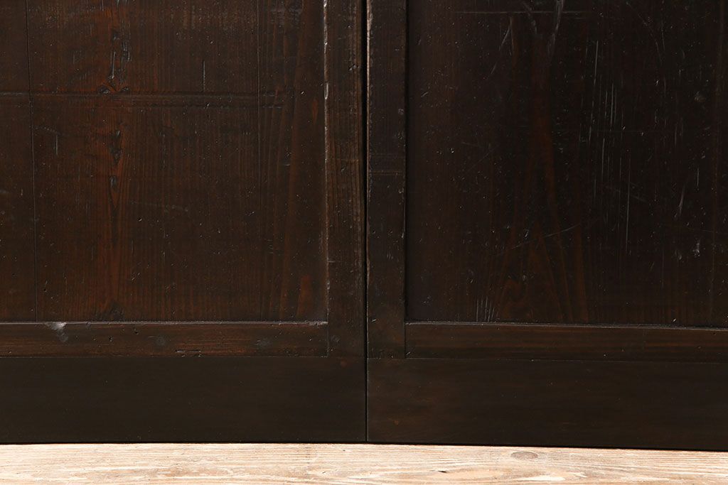 板戸2枚をリペア&カスタム!高さを高くリサイズし、中央に鋲を取り付け。(建具、引き戸)