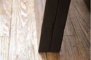 板戸2枚をリペア&カスタム!高さを高くリサイズし、中央に鋲を取り付け。(建具、引き戸)