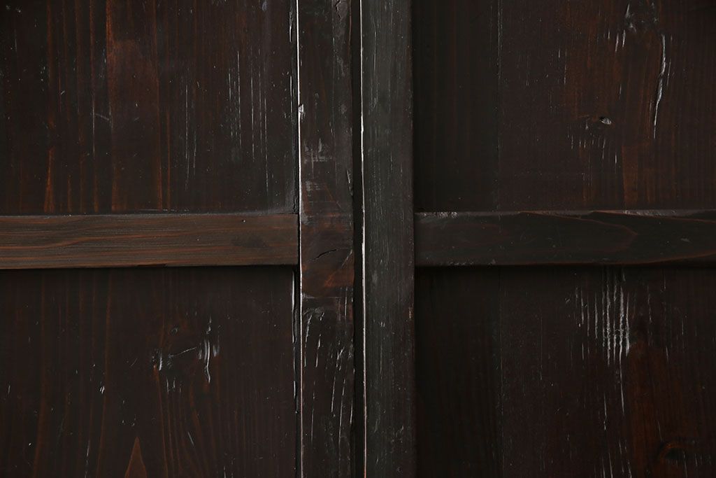 板戸2枚をリペア&カスタム!高さを高くリサイズし、中央に鋲を取り付け。(建具、引き戸)