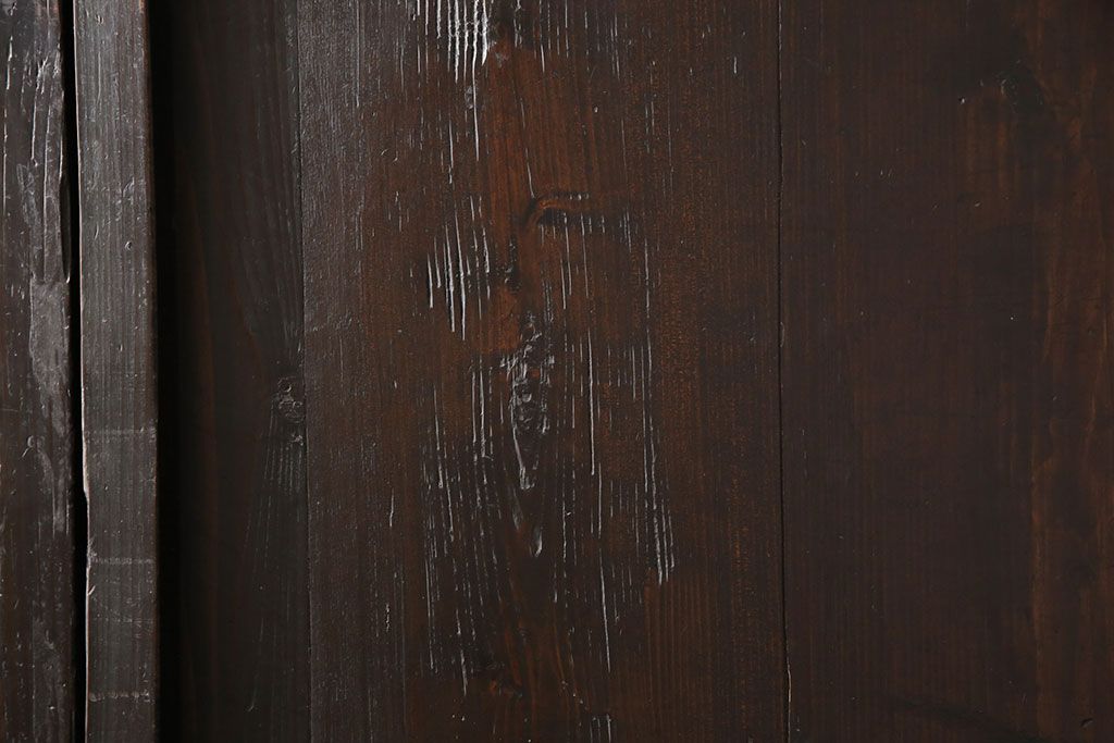 板戸2枚をリペア&カスタム!高さを高くリサイズし、中央に鋲を取り付け。(建具、引き戸)