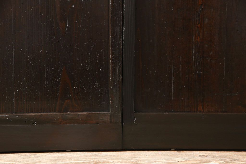 板戸2枚をリペア&カスタム!高さを高くリサイズし、中央に鋲を取り付け。(建具、引き戸)