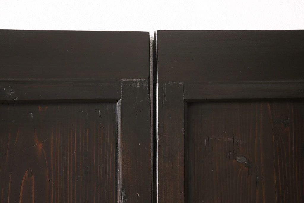 格子戸4枚をリペア&カスタム!高さを高くリサイズし、ガラスをすりガラスに変更。全体をワントーン落ち着いた色味に着色し仕上げ。(引き戸、板戸)